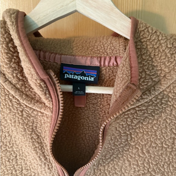 Patagonia Womens Tan Retro Pile Fleece Jacket - Picture 2 of 6